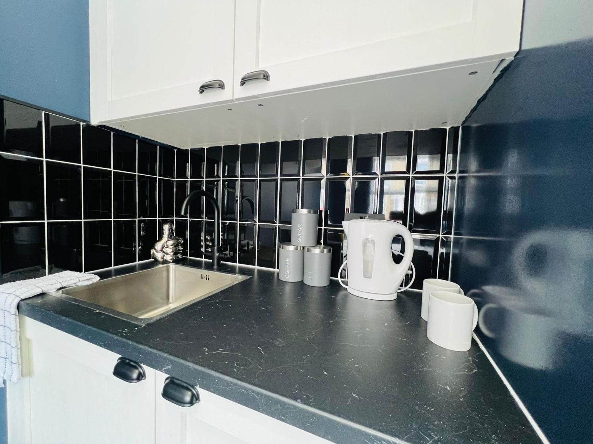 The Blue House Peckham - No 61 - Prime Location Apartment