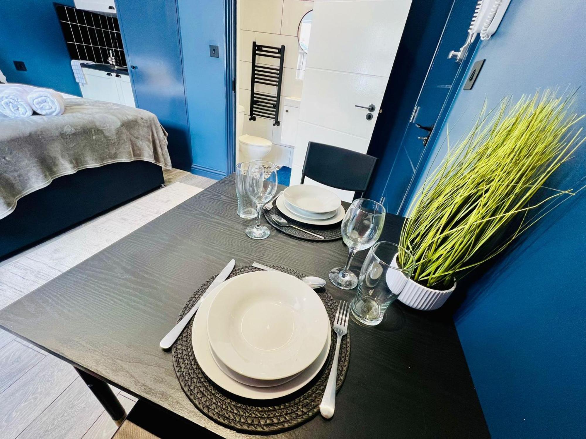 The Blue House Peckham - No 61 - Prime Location Apartment London