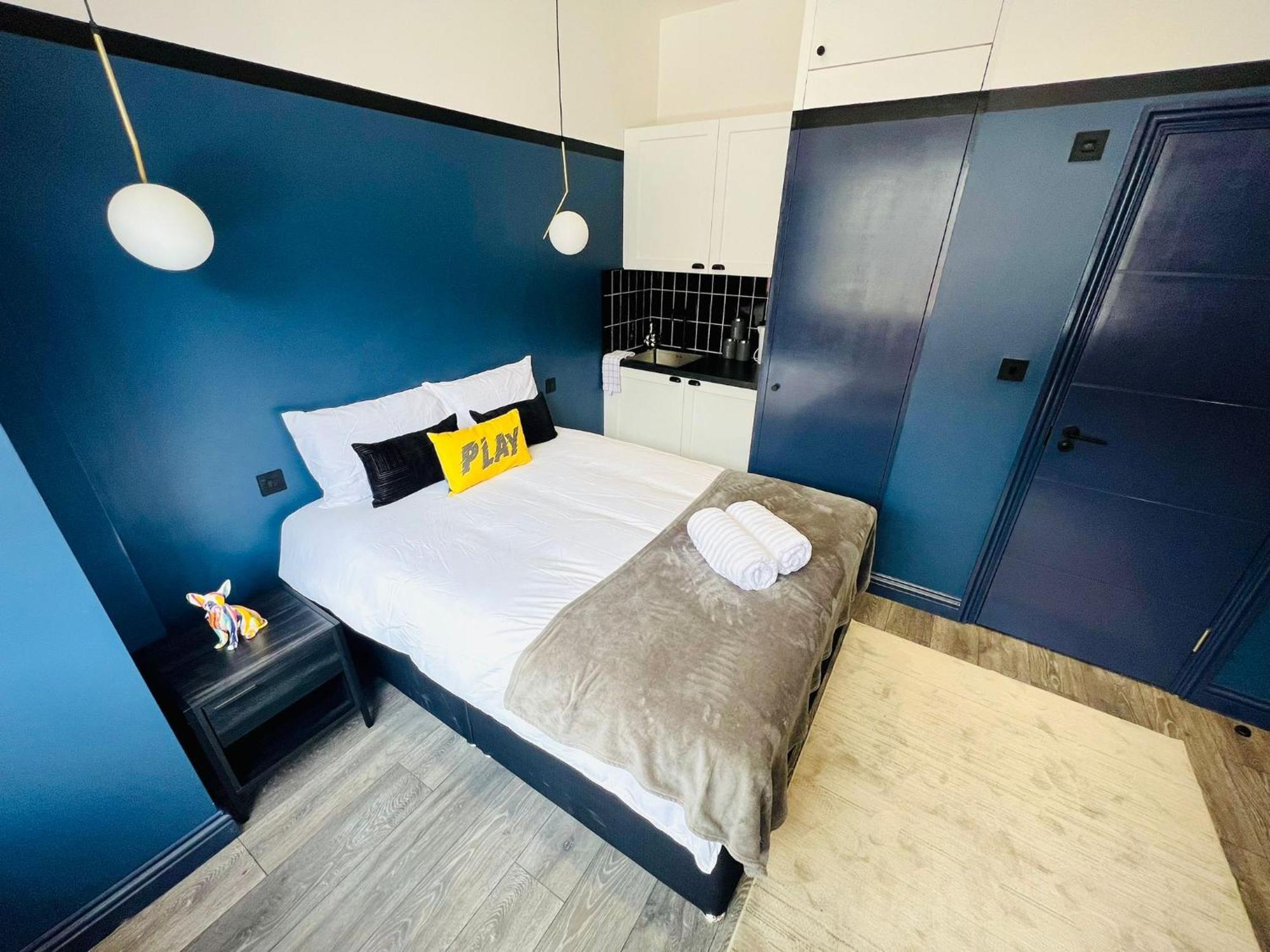 The Blue House Peckham - No 61 - Prime Location