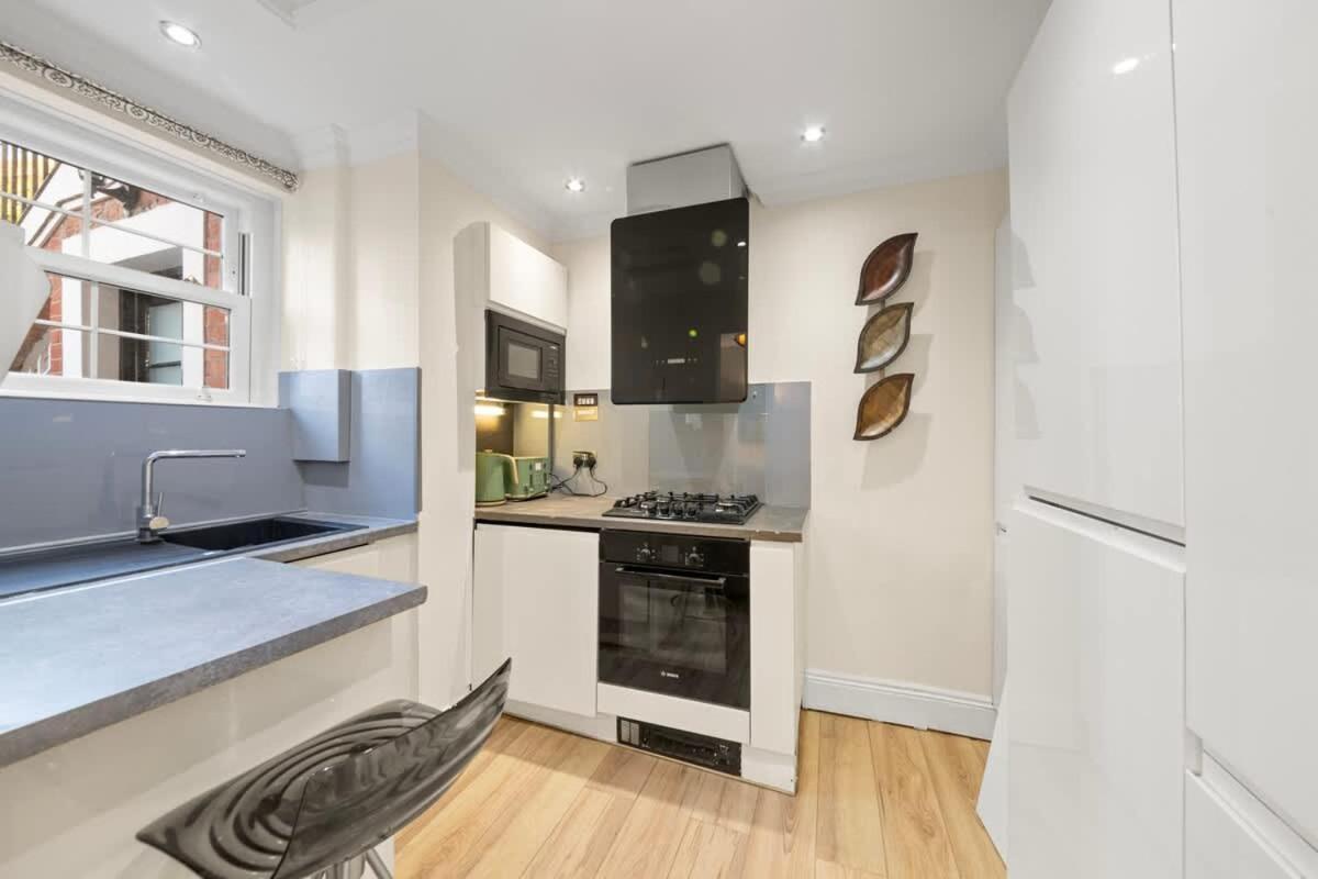 Sg, Knightsbridge With Garden Terrace By Harrods * Londen