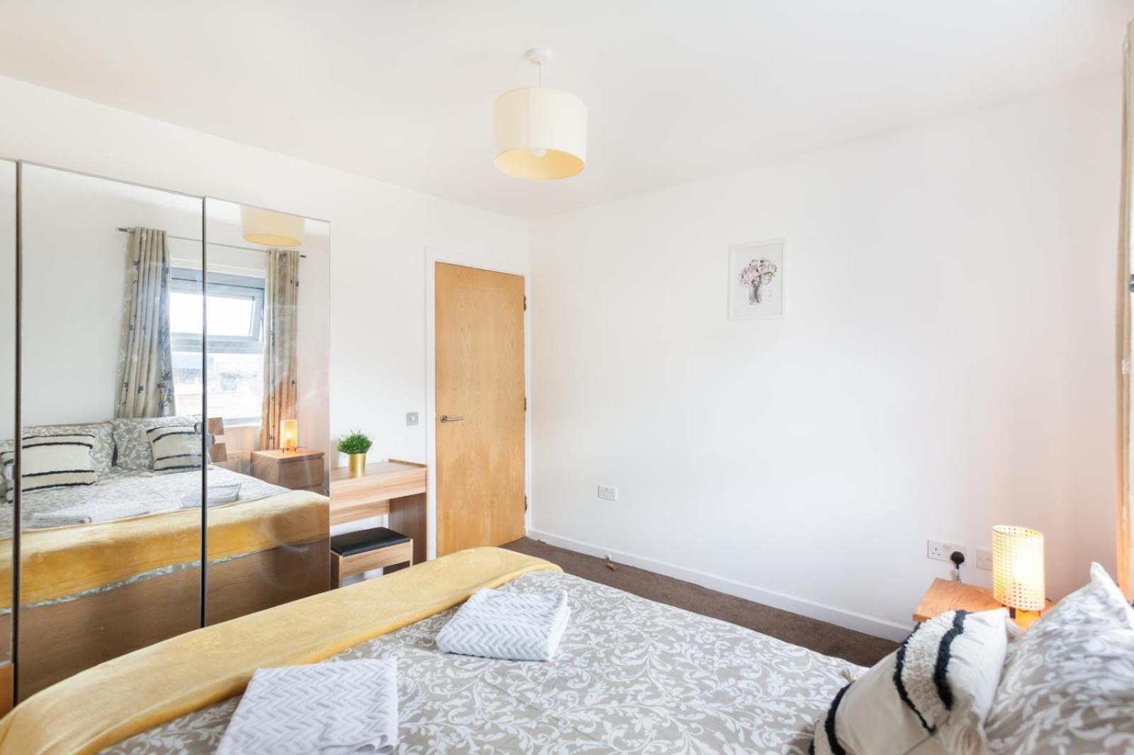 Cozy 2 Bedroom Near Tower Bridge Apartment *