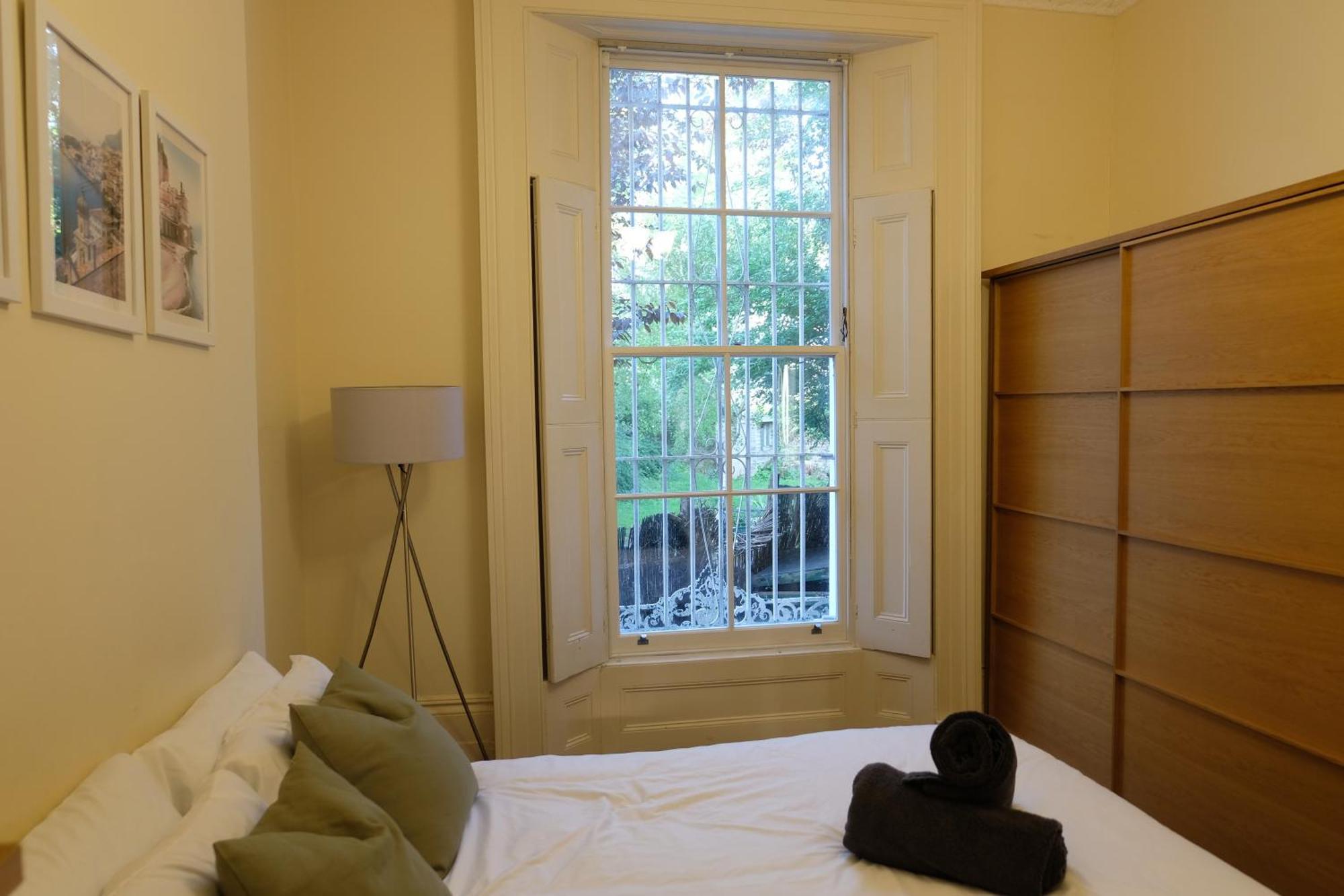 Amanah - 2 Bed Iconic Abbey Road Zone 2 Londen