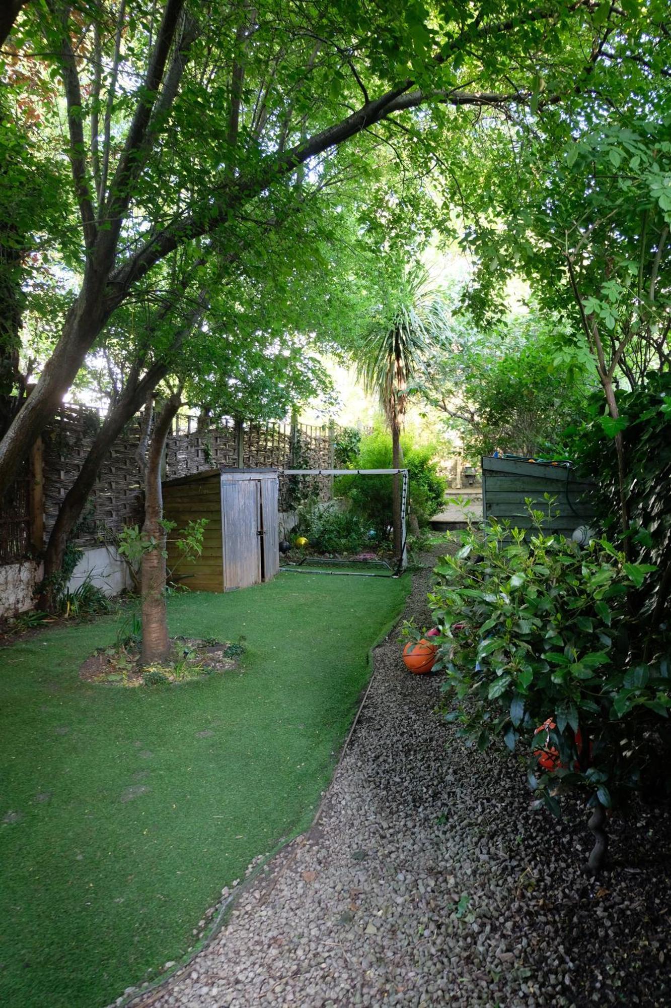Amanah - 2 Bed Iconic Abbey Road Zone 2 Londen