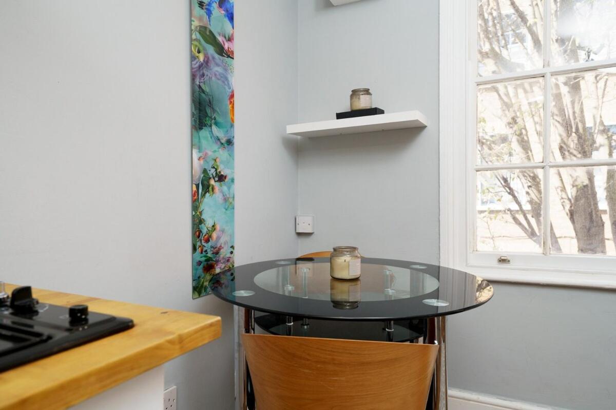Apartment Stylish Flat 1br With Airbed Sleeps 4 London
