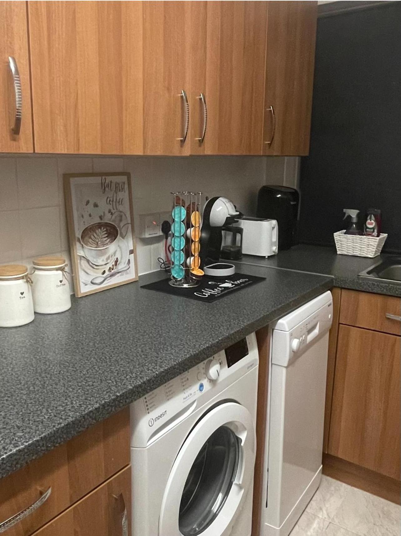 Luxurious & Spacious 3-br Free Parking Balcony Apartment *
