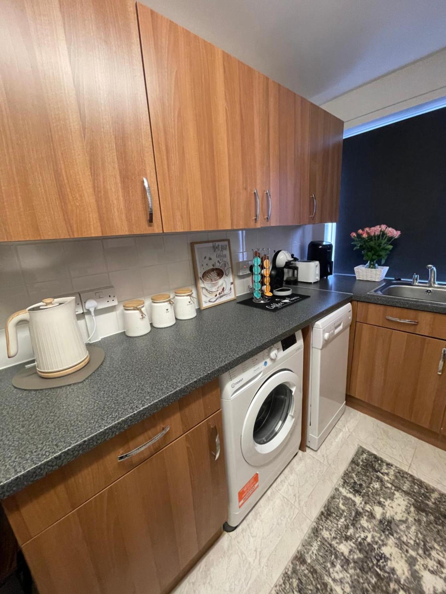 Apartment Luxurious & Spacious 3-br Free Parking Balcony London