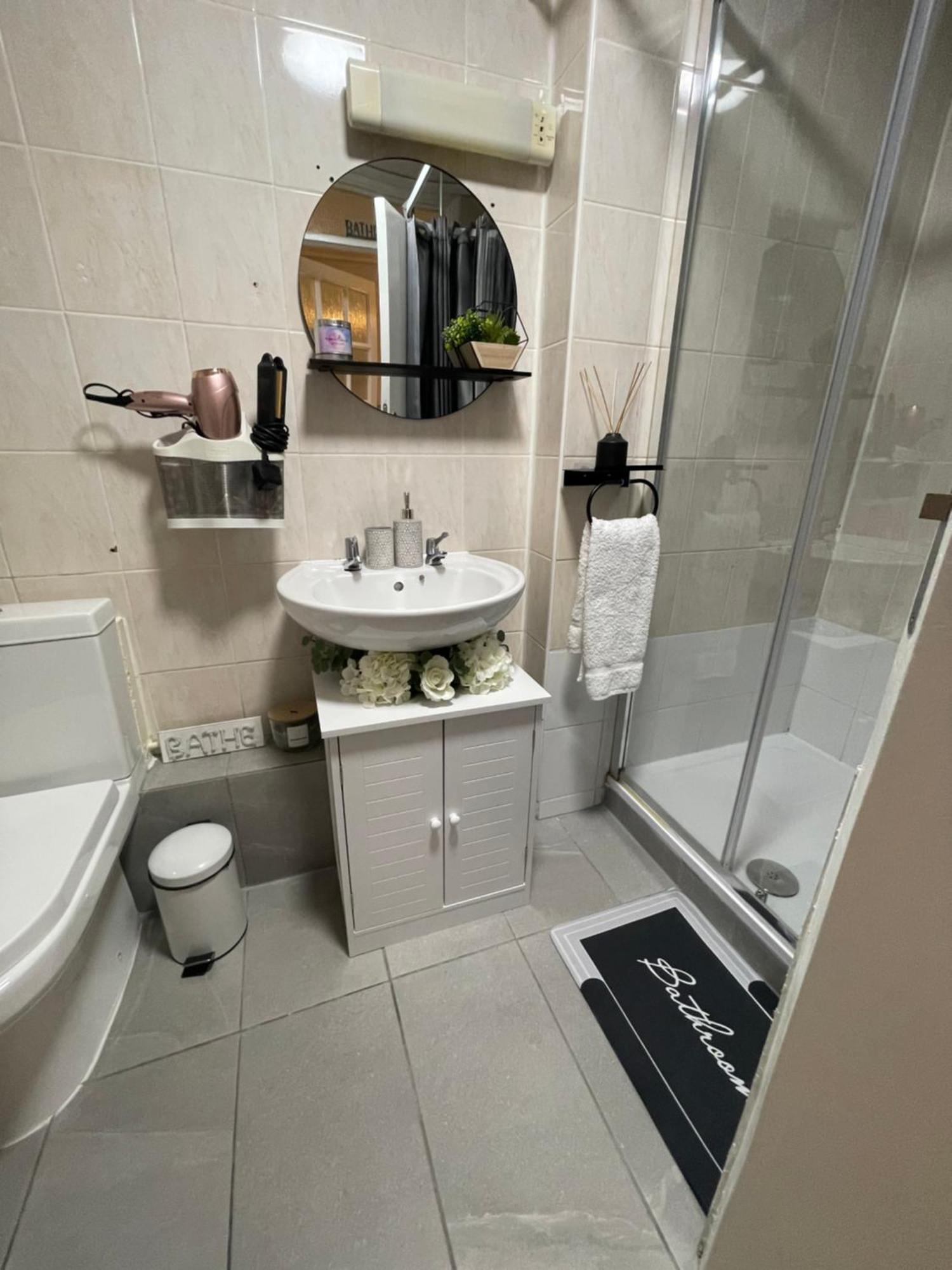 Luxurious & Spacious 3-br Free Parking Balcony * London