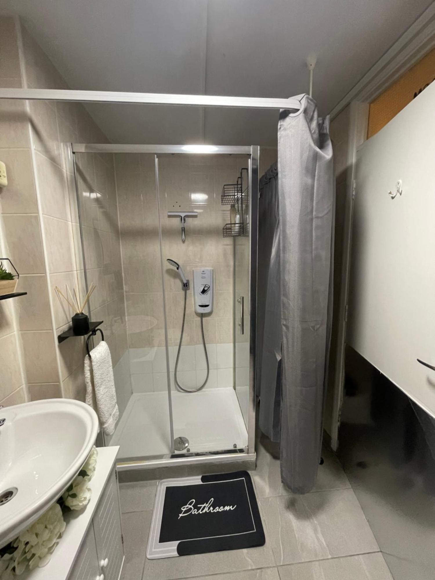 Luxurious & Spacious 3-br Free Parking Balcony * London