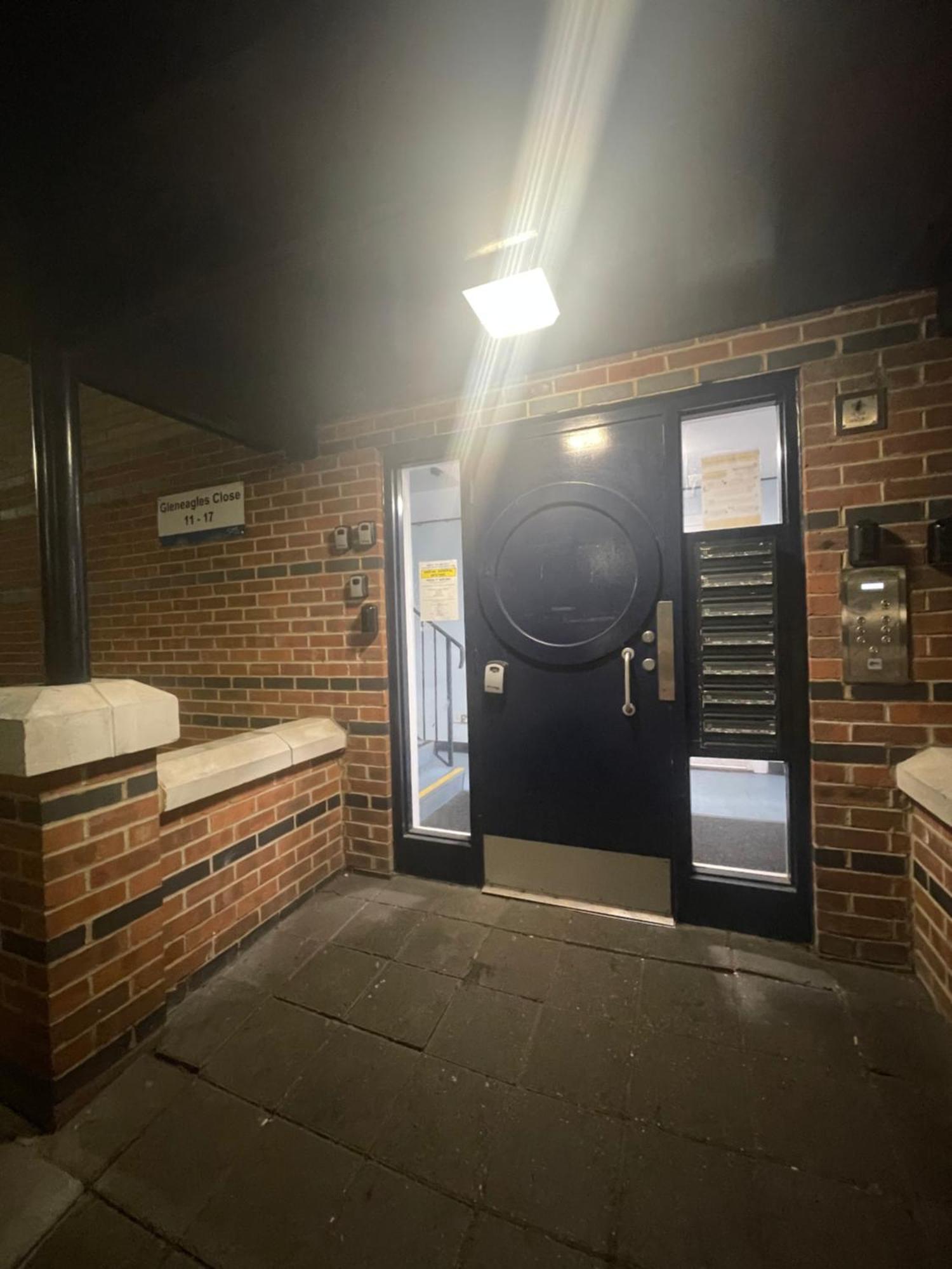 Luxurious & Spacious 3-br Free Parking Balcony Apartment
