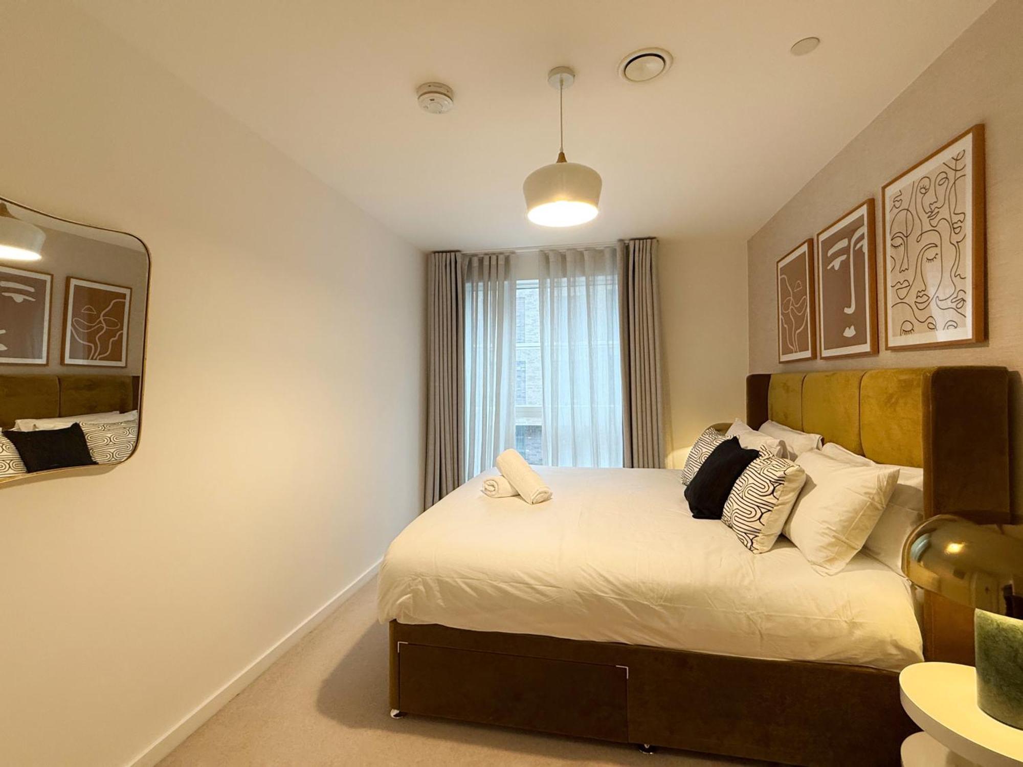 Stylish 3 Bed Near Airport London
