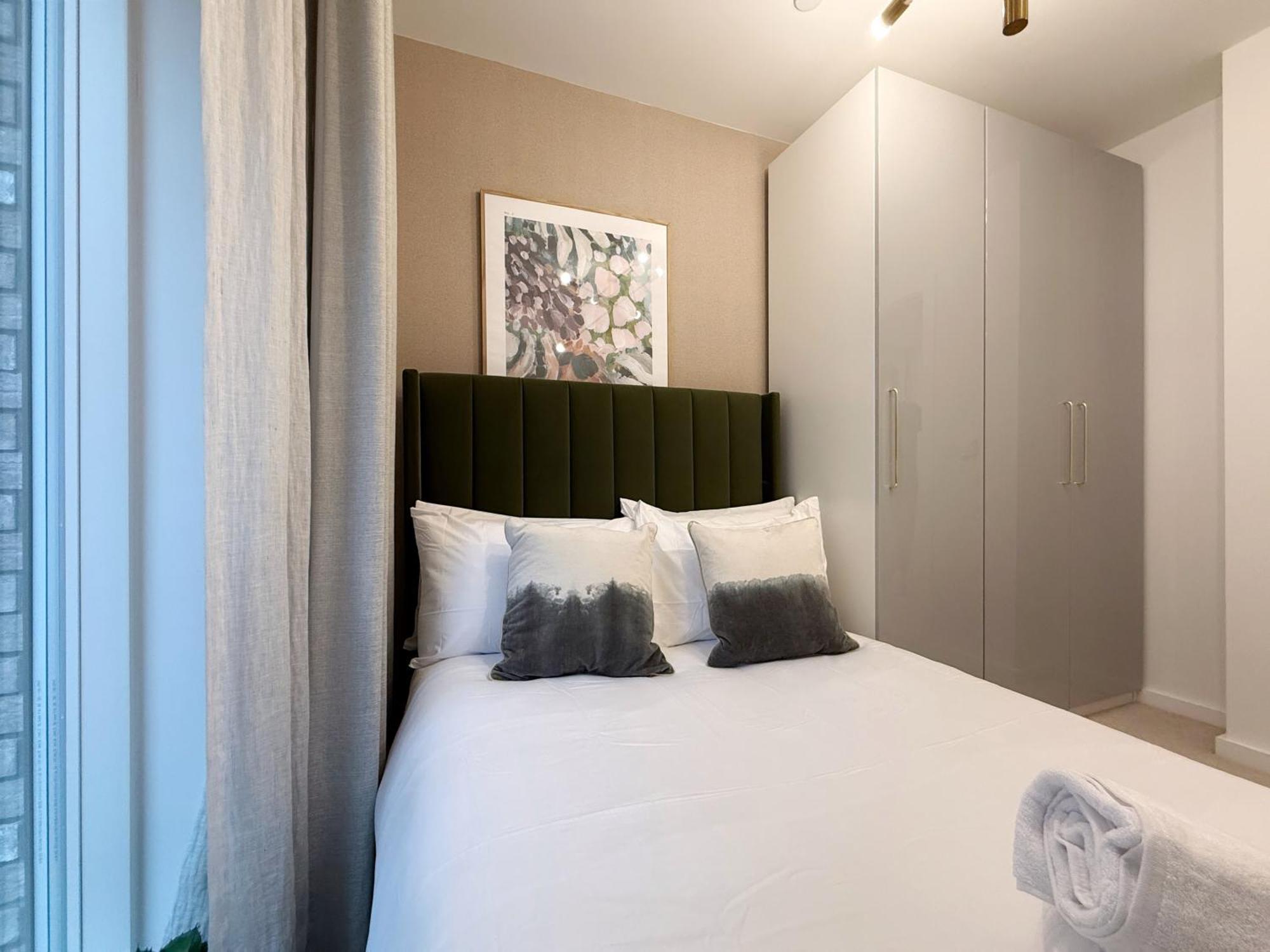Stylish 3 Bed Near Airport