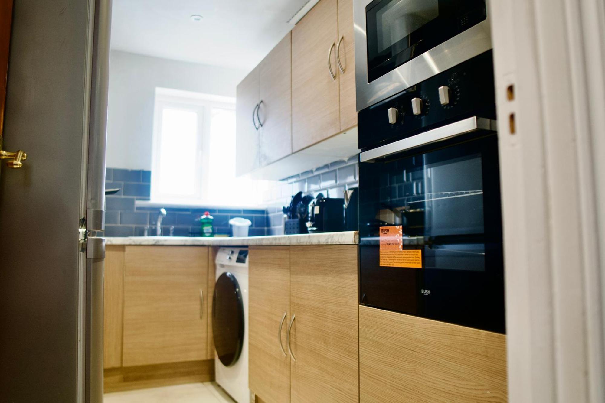 Apartment Stratford Centre, 2 Or 3 Bedroom Apartment, Walk To Westfield, Near Station, Sleeps 6