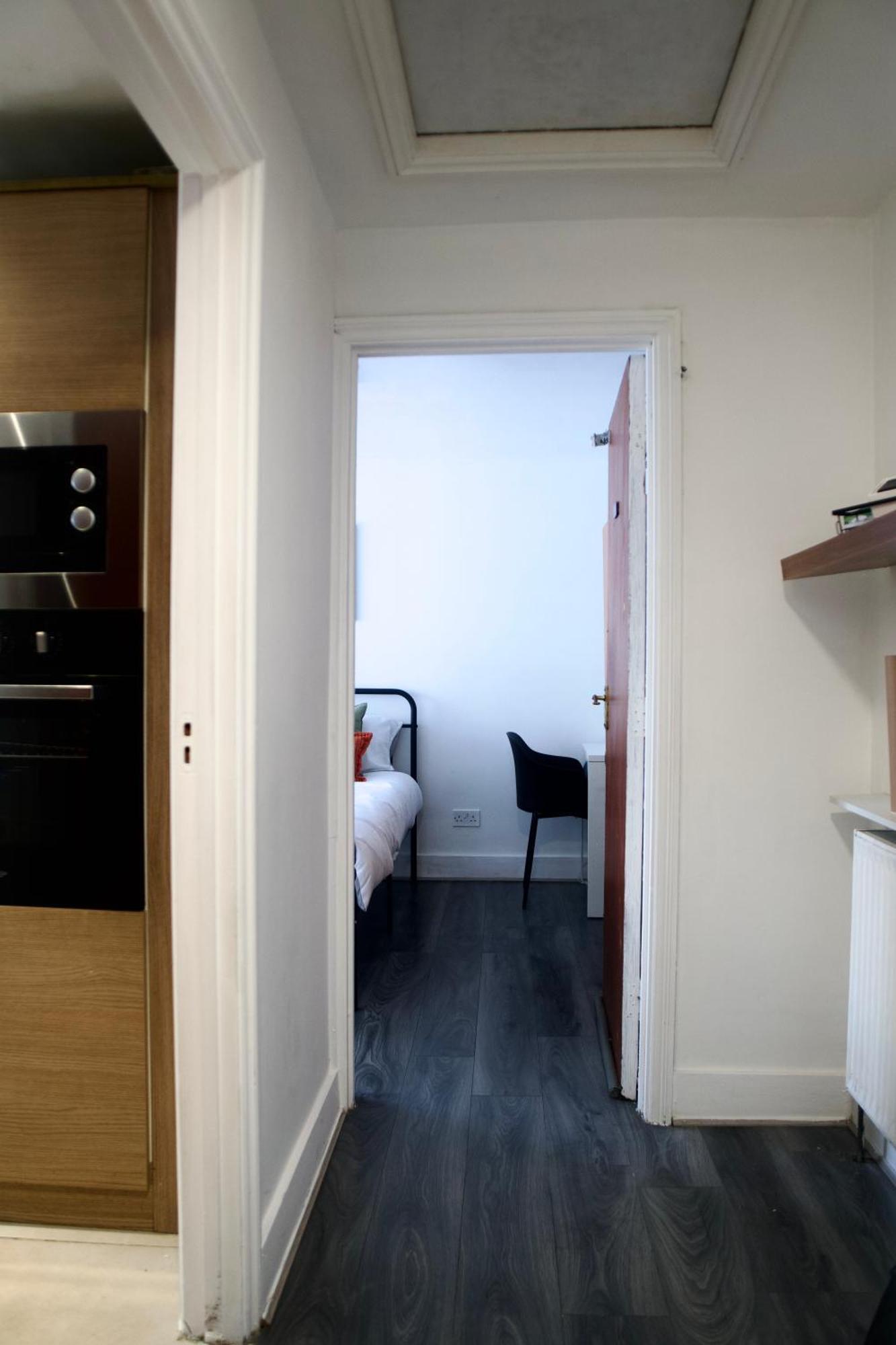 Apartment Stratford Centre, 2 Or 3 Bedroom Apartment, Walk To Westfield, Near Station, Sleeps 6 London
