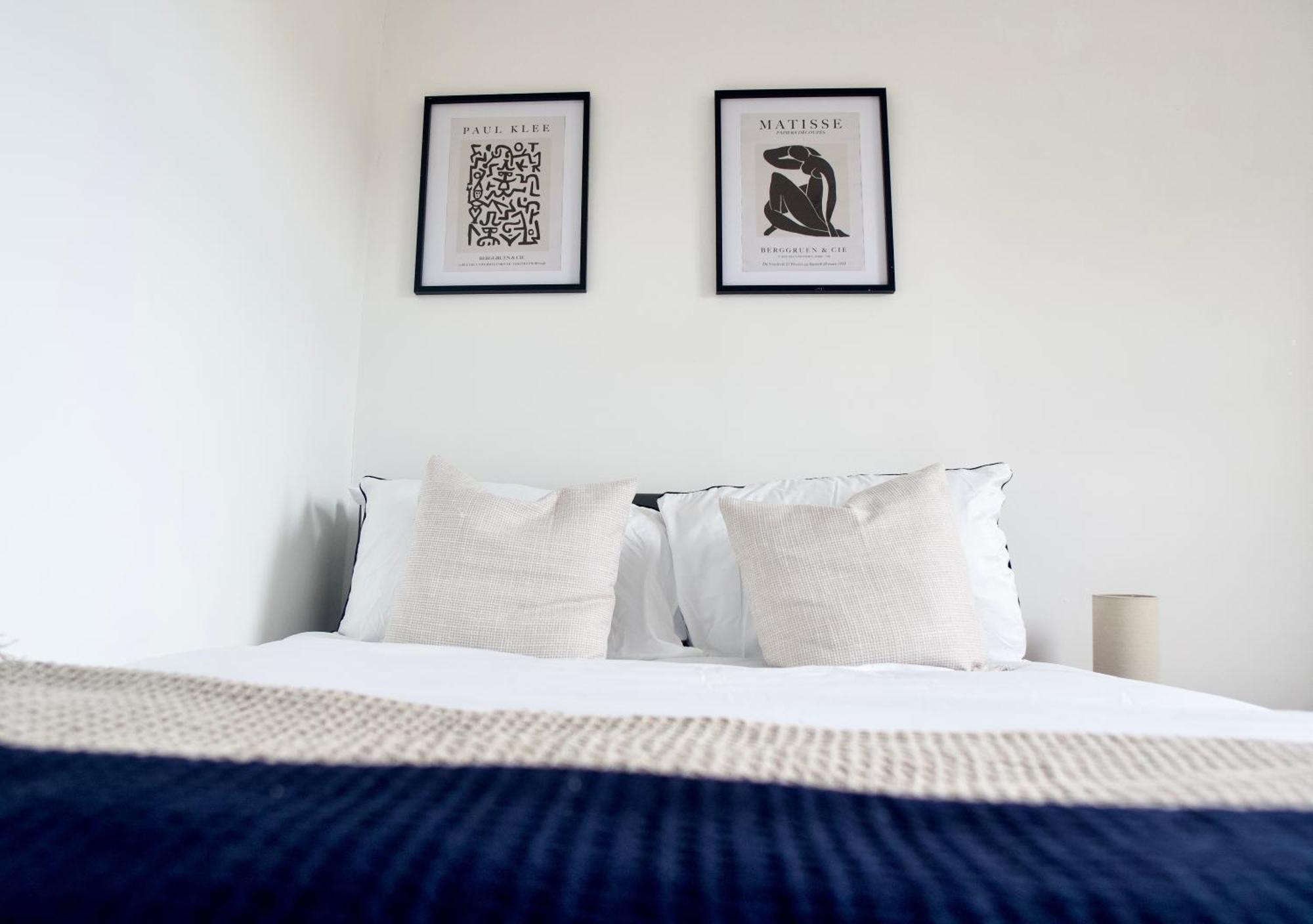 Stratford Centre, 2 Or 3 Bedroom Apartment, Walk To Westfield, Near Station, Sleeps 6 *