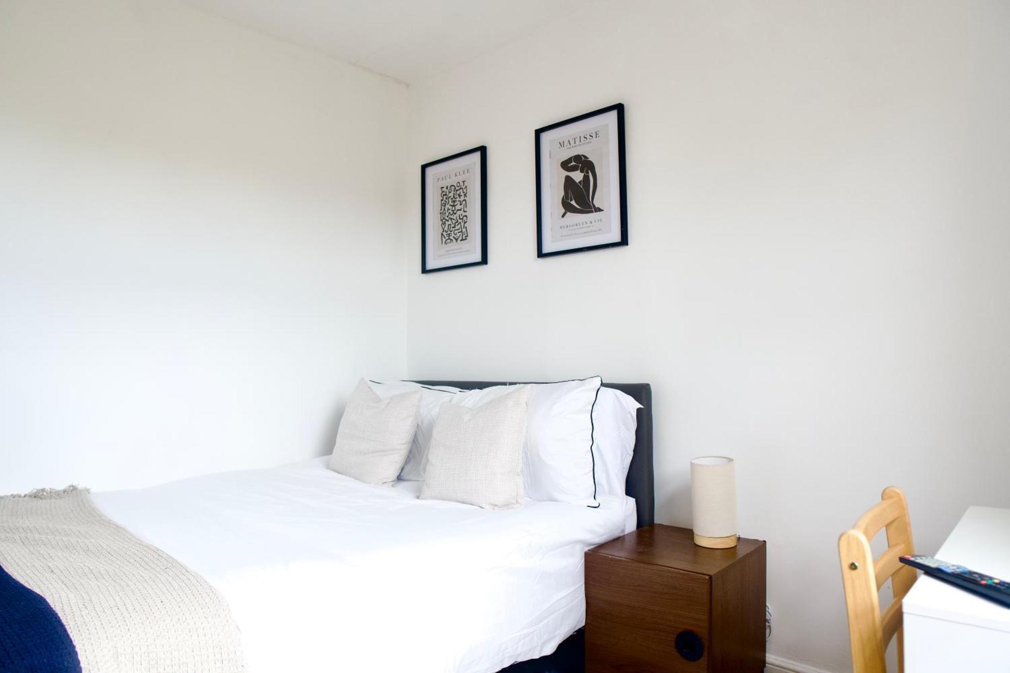 Stratford Centre, 2 Or 3 Bedroom Apartment, Walk To Westfield, Near Station, Sleeps 6 London