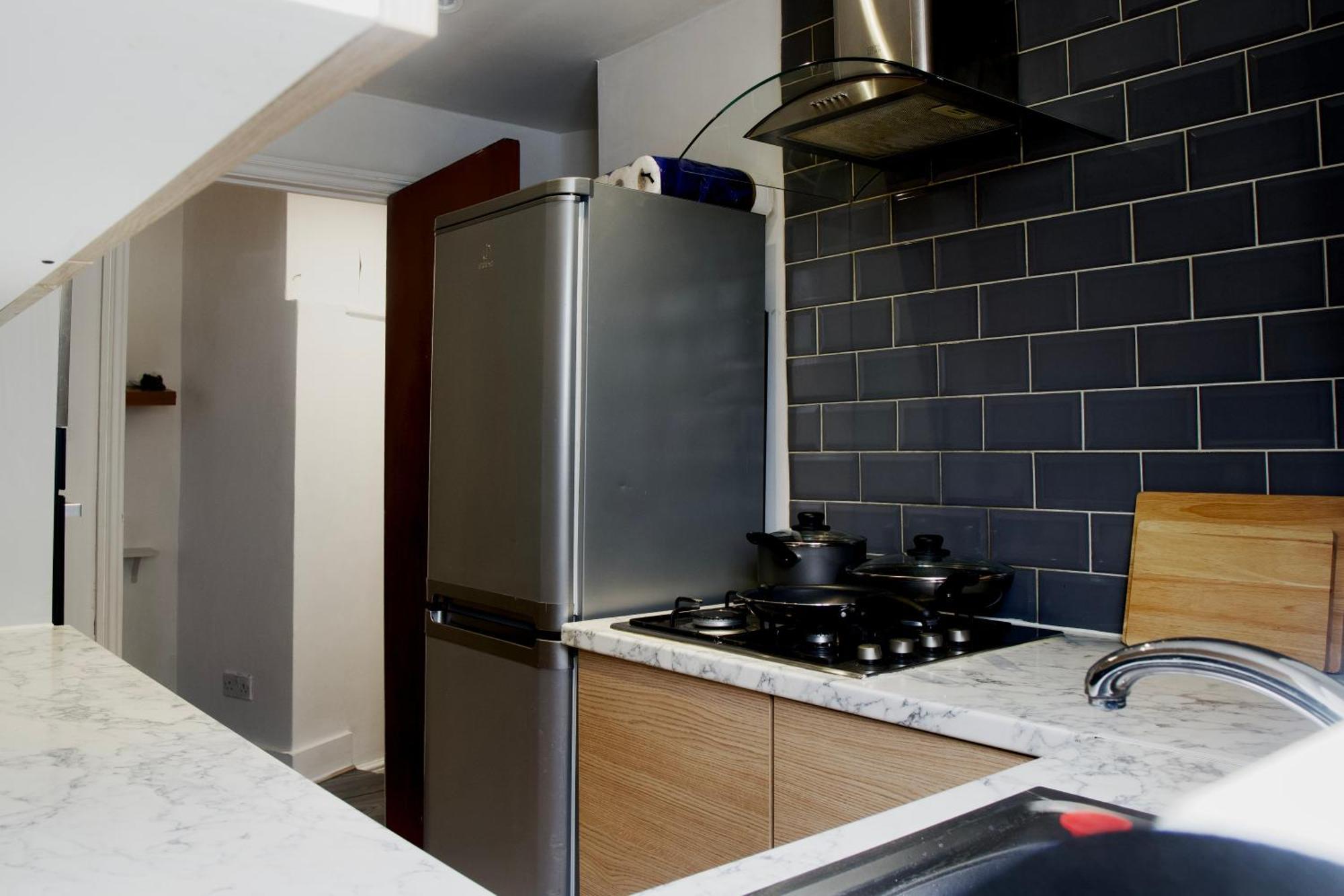 Apartment Stratford Centre, 2 Or 3 Bedroom Apartment, Walk To Westfield, Near Station, Sleeps 6