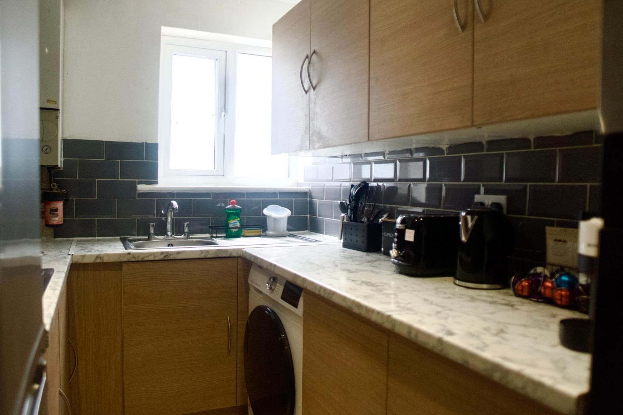 Stratford Centre, 2 Or 3 Bedroom Apartment, Walk To Westfield, Near Station, Sleeps 6