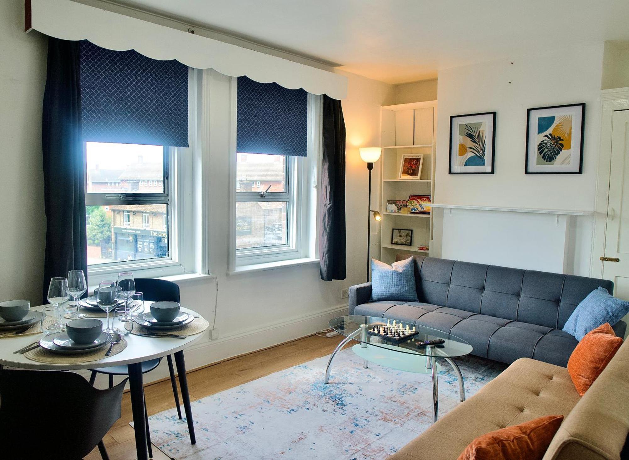 Apartment Stratford Centre, 2 Or 3 Bedroom Apartment, Walk To Westfield, Near Station, Sleeps 6