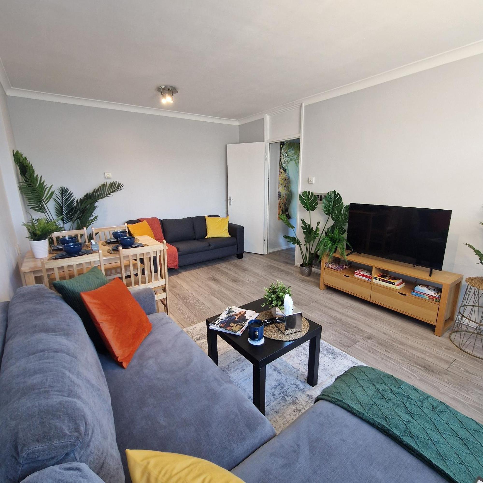 New, Refurbished Modern & Spacious 1 Bed Flat Westfield Shepherd's Bush Free Wi-fi Super King Bed Apartamento