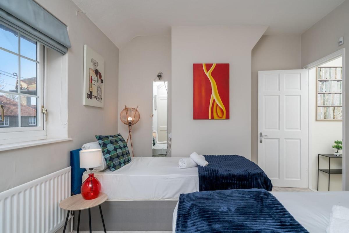 Character Luxury 6 Person 2 Bathroom Garden Sunroom Free Parking Villa