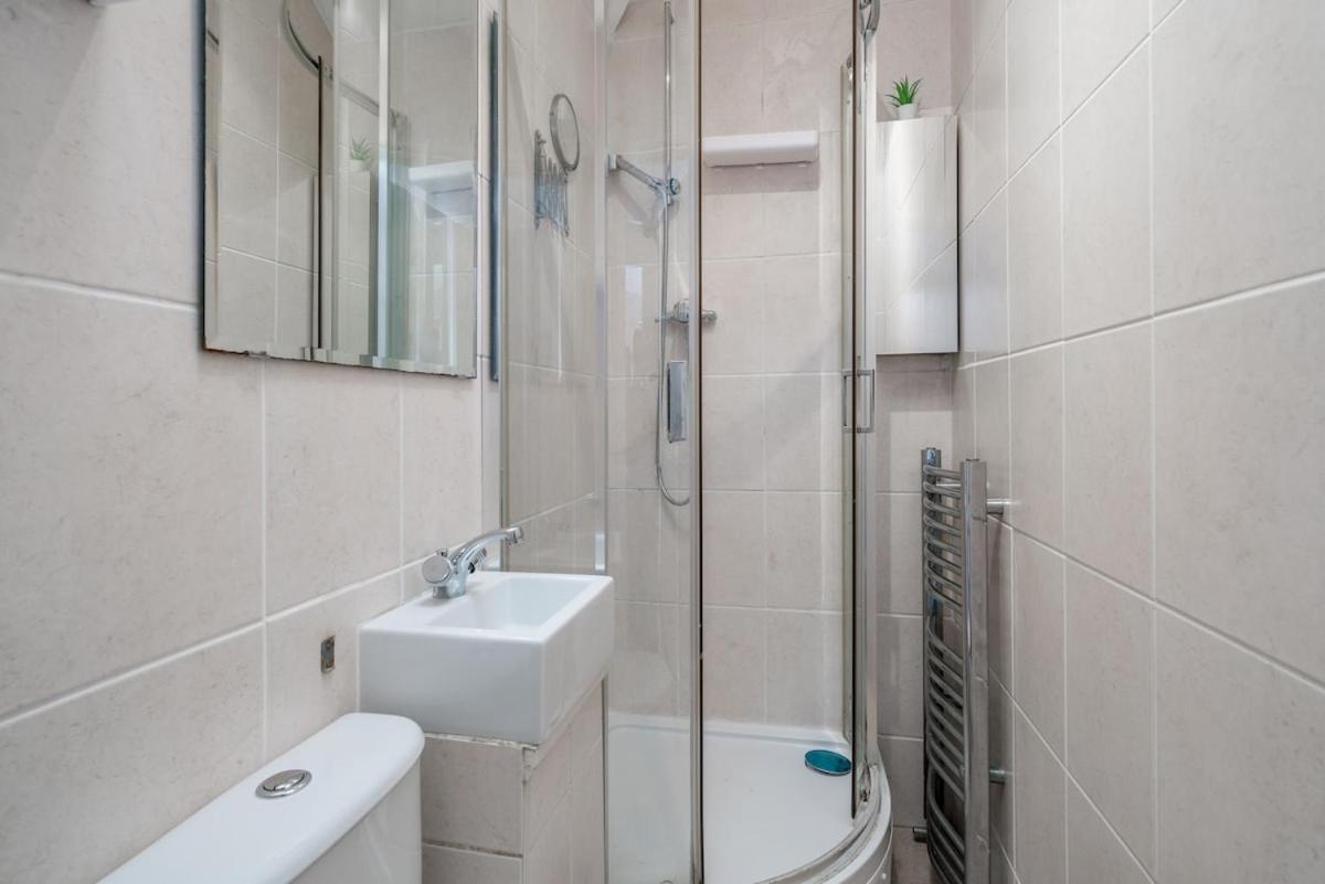 Character Luxury 6 Person 2 Bathroom Garden Sunroom Free Parking Villa *