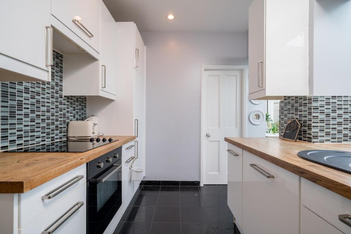 Character Luxury 6 Person 2 Bathroom Garden Sunroom Free Parking Villa *