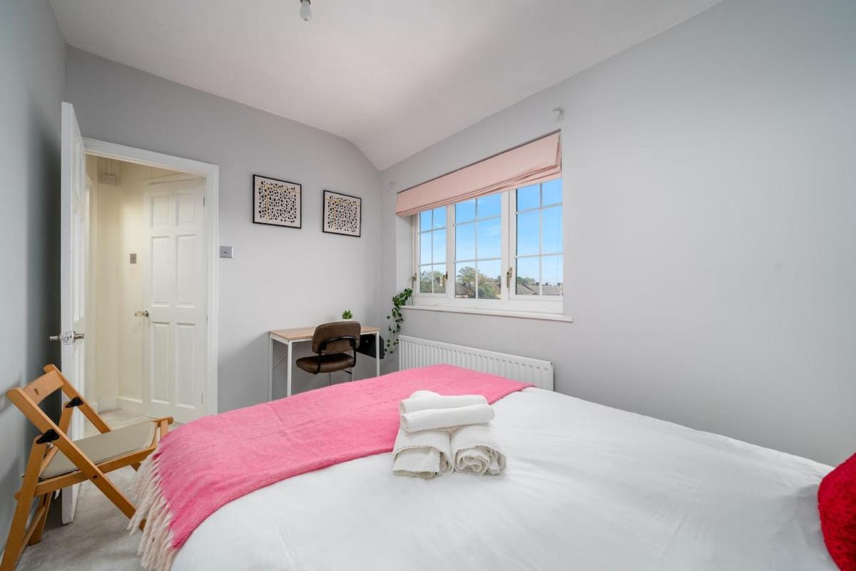 Character Luxury 6 Person 2 Bathroom Garden Sunroom Free Parking Villa