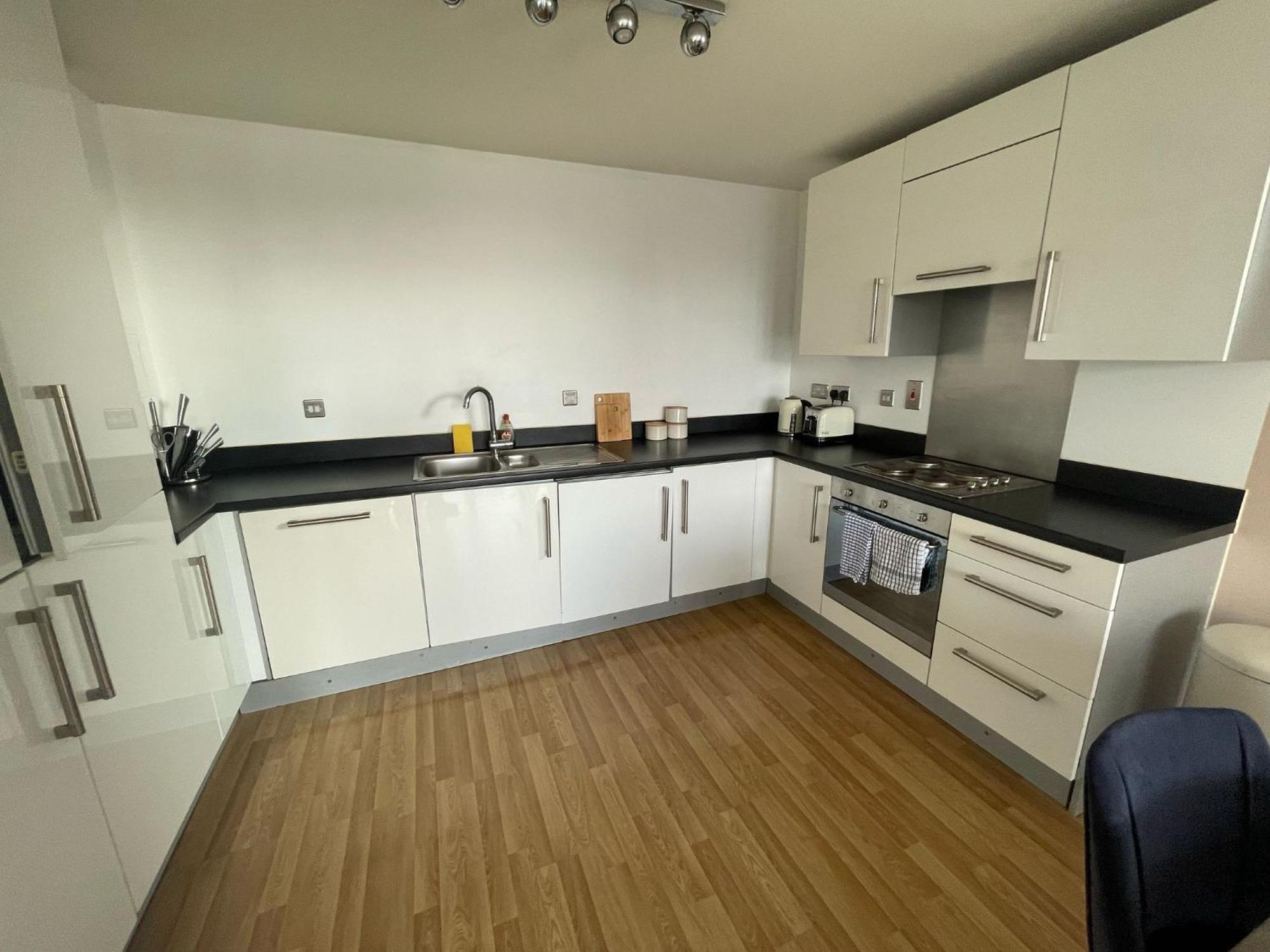 Large Flat In Quiet Area Near Seven Sisters Apartment London
