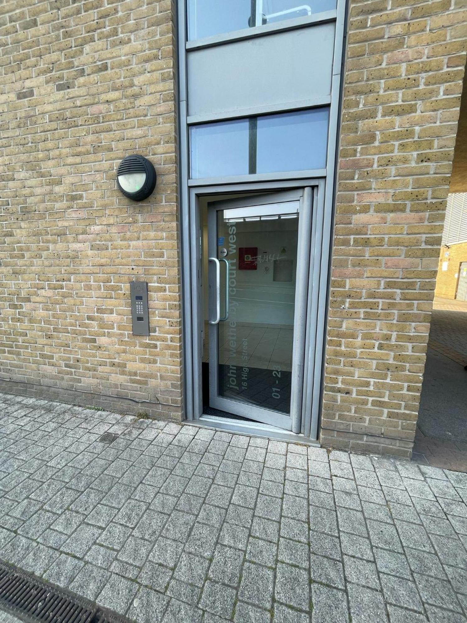 Large Flat In Quiet Area Near Seven Sisters * London