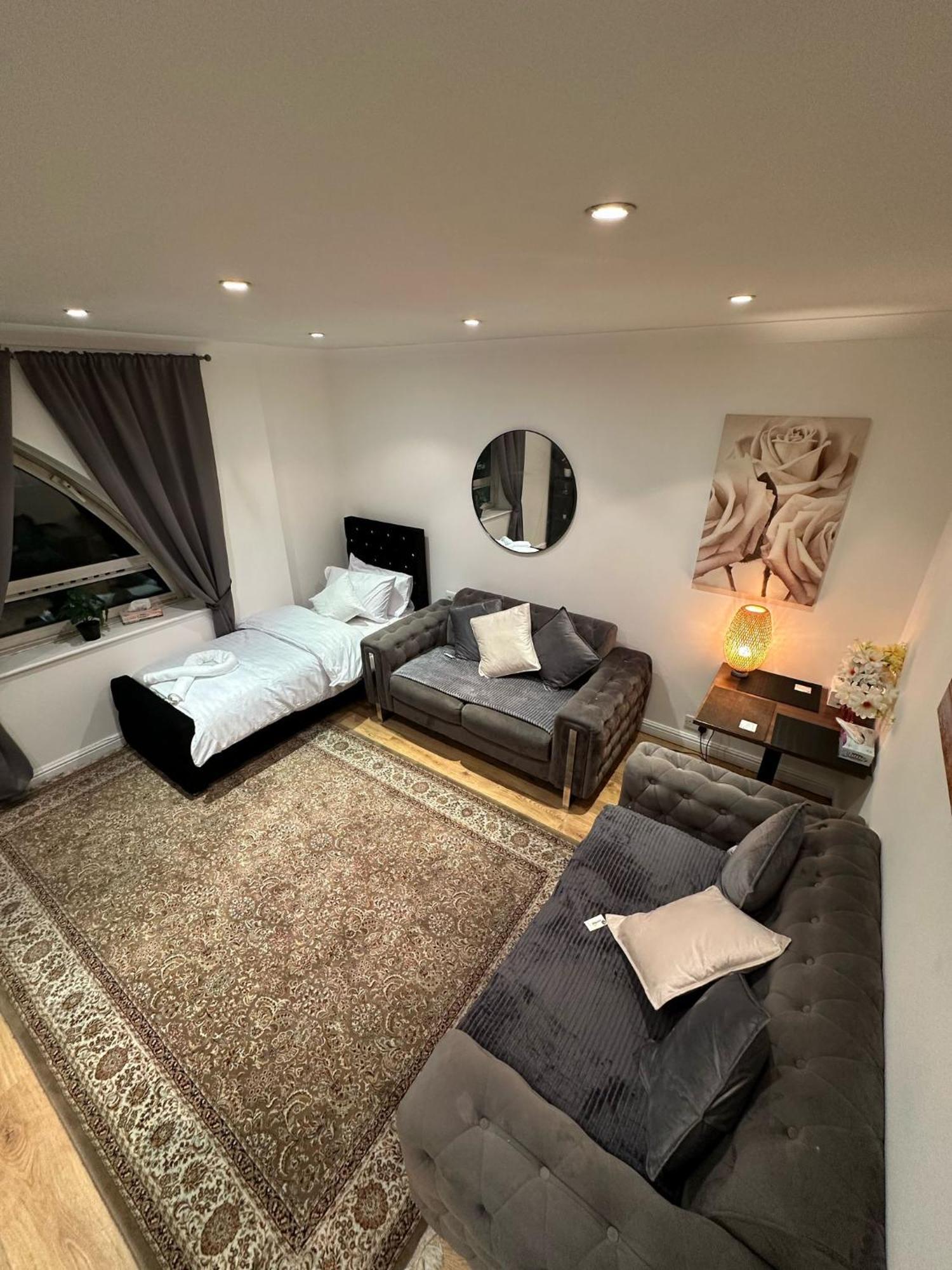 Apartment 1 Bedroom With Security 24
