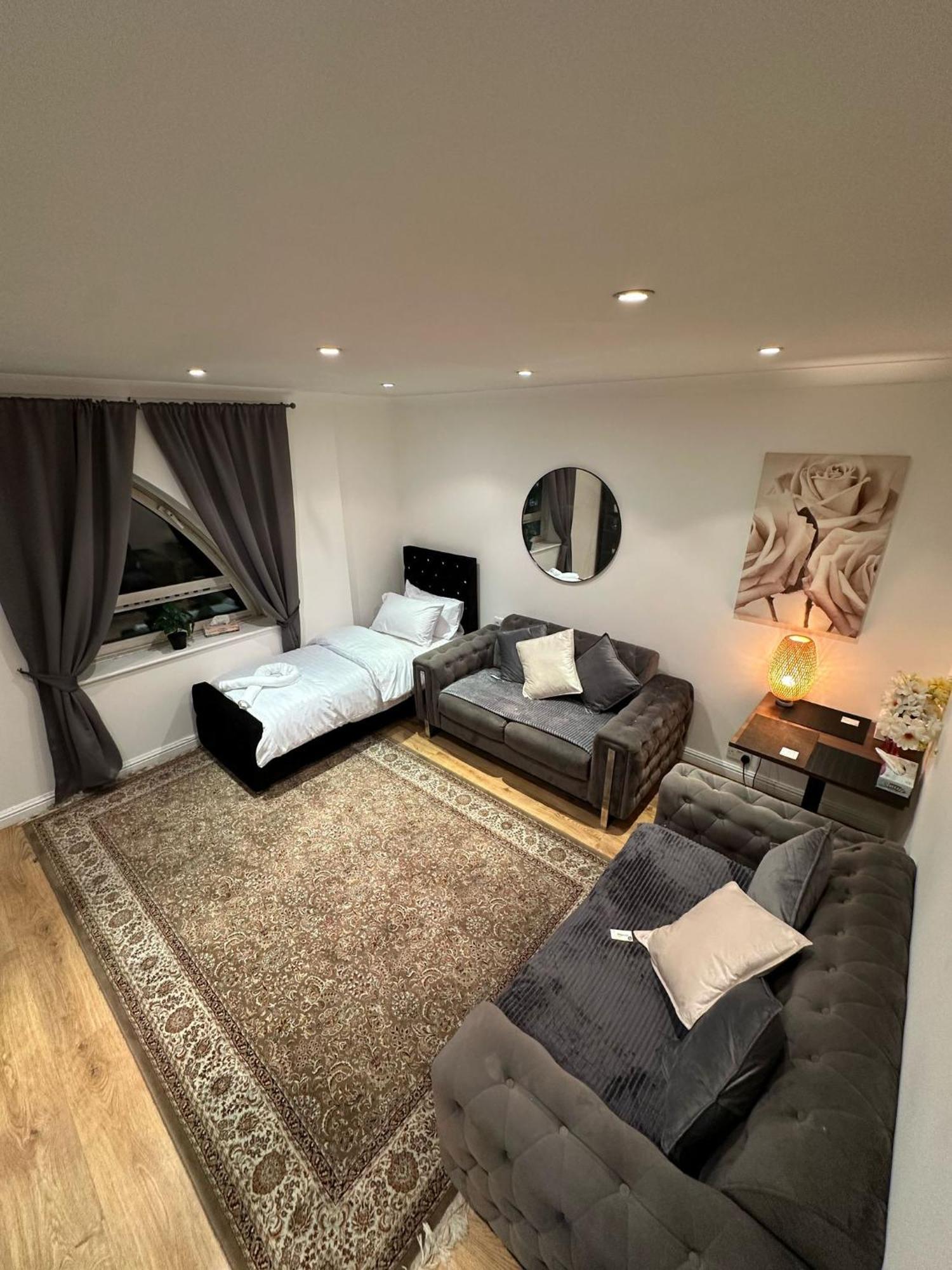 1 Bedroom With Security 24 London