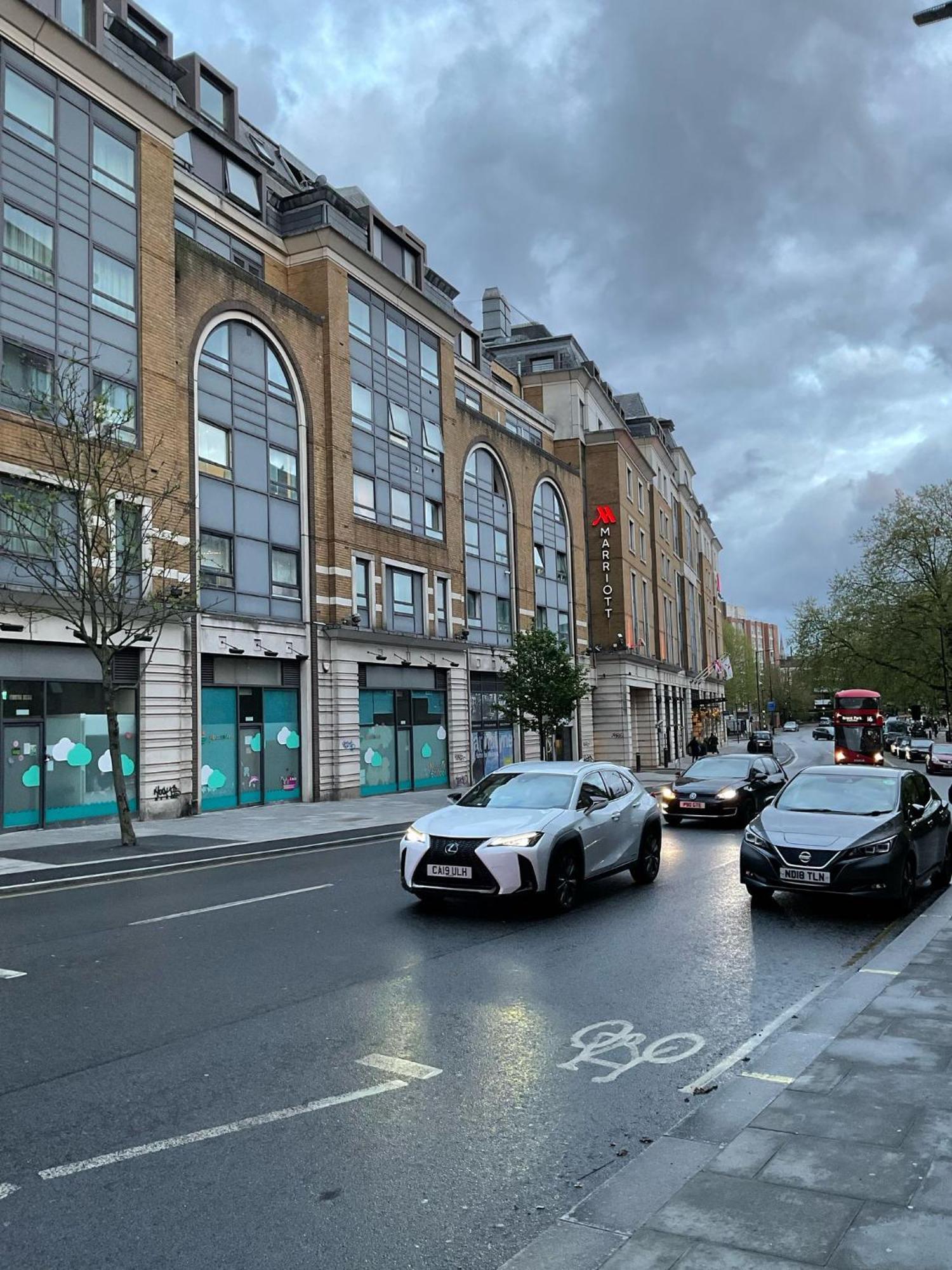 1 Bedroom With Security 24 Apartment London