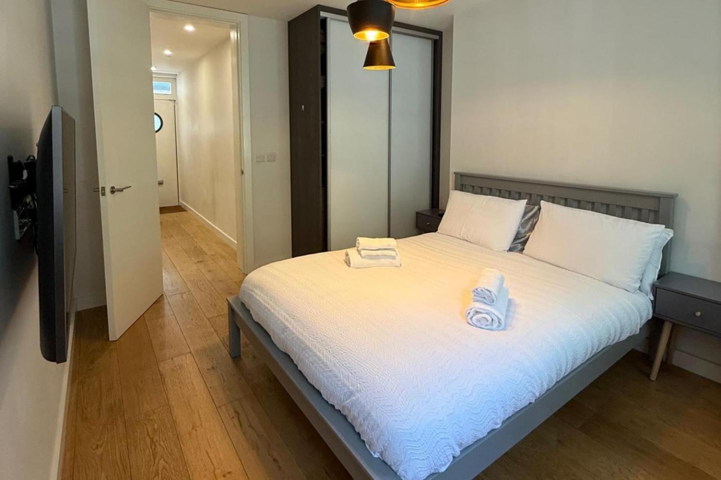 With 2 Bedrooms -sleeps6