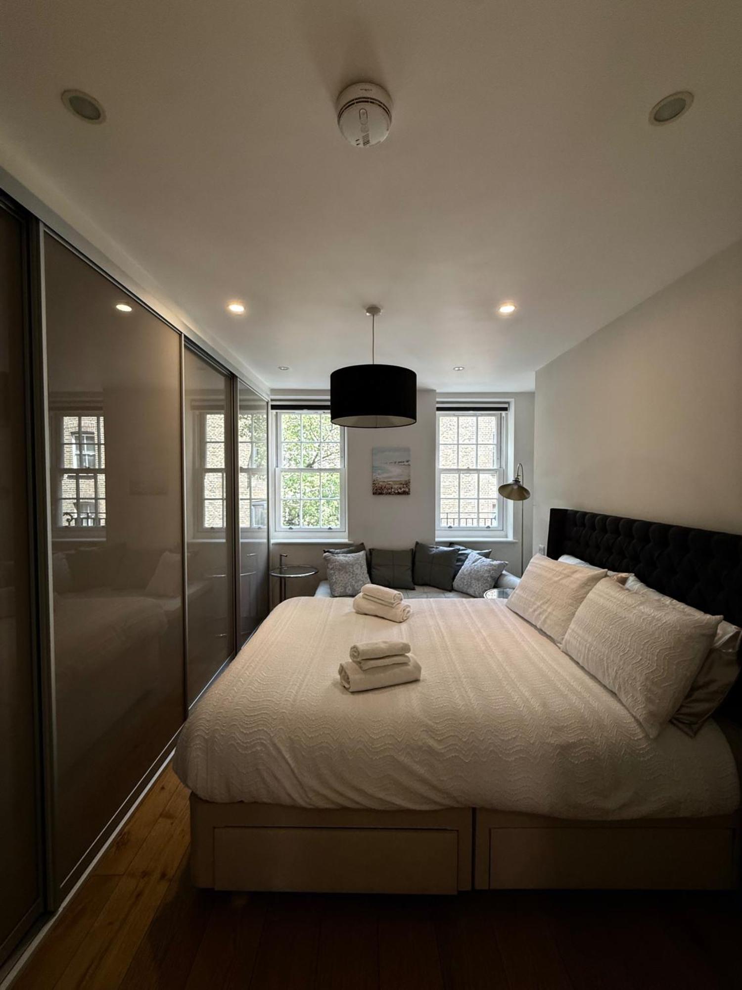 With 2 Bedrooms -sleeps6 Apartment London