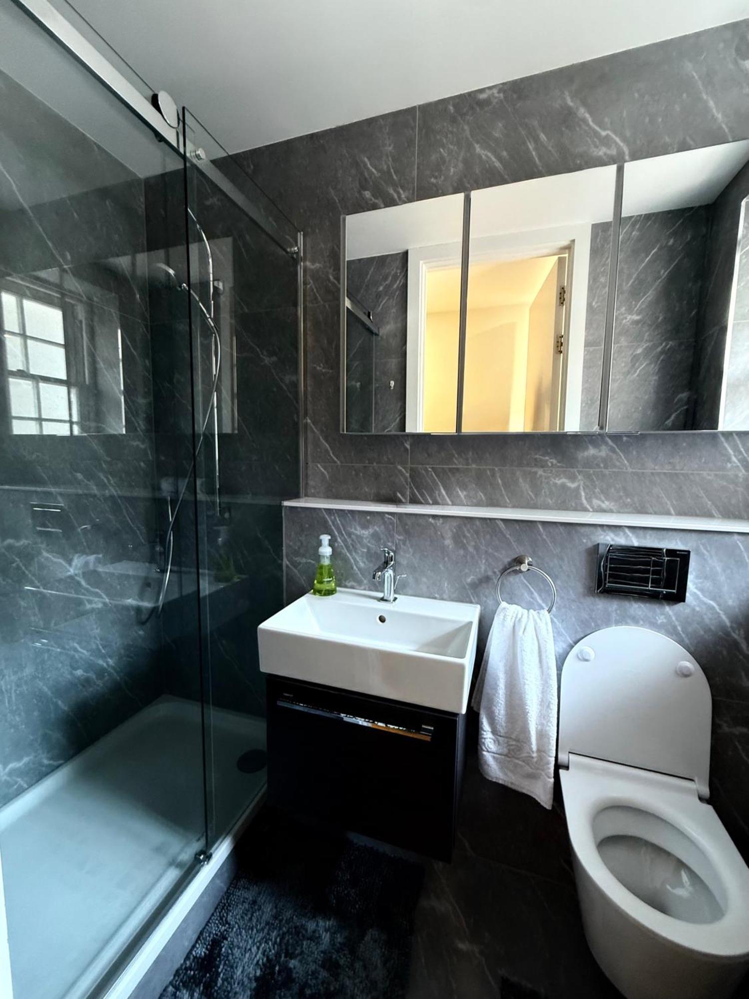 With 2 Bedrooms -sleeps6 Apartment *