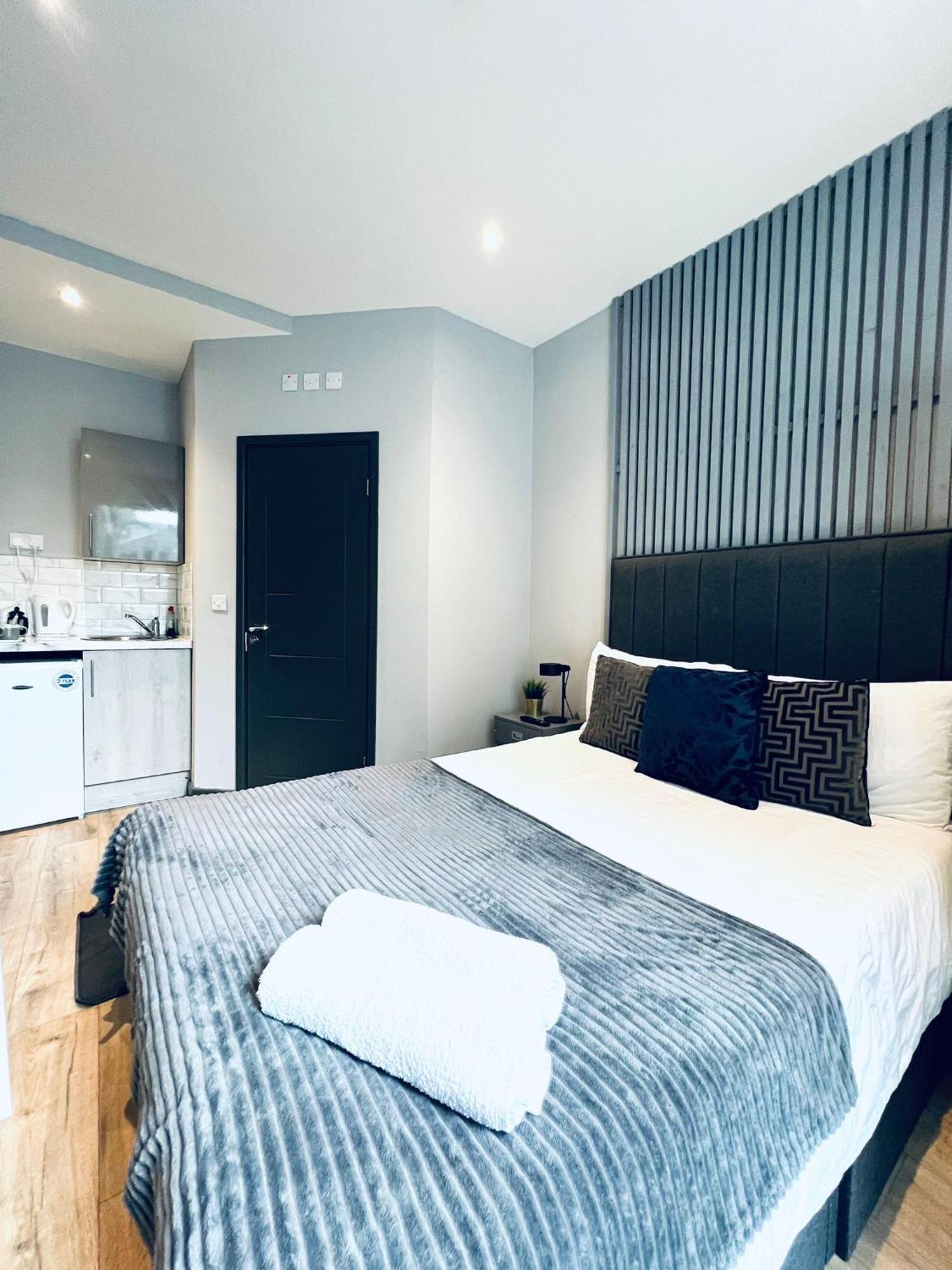 Holloway's House - No 37 - Bright & Cozy Escape *