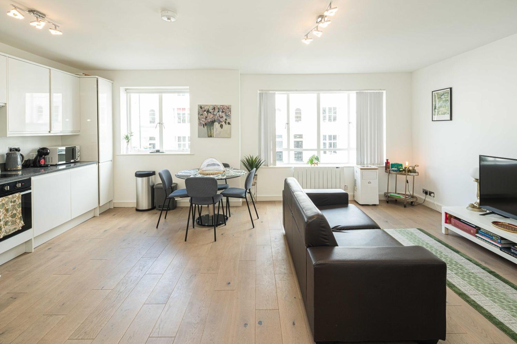 Charming Newly Refurb 2-Bed 2-Bath Entire Apartment With Ac Near Hyde Park, Paddington, Nottinghill And Kensington In Zone 1 Central London Appartement Londen