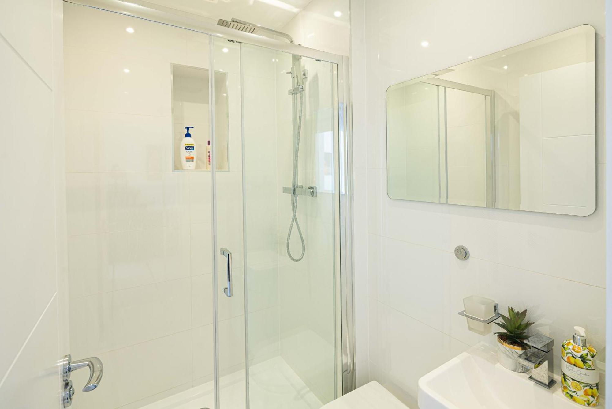 Charming Newly Refurb 2-Bed 2-Bath Entire Apartment With Ac Near Hyde Park, Paddington, Nottinghill And Kensington In Zone 1 Central London Appartement