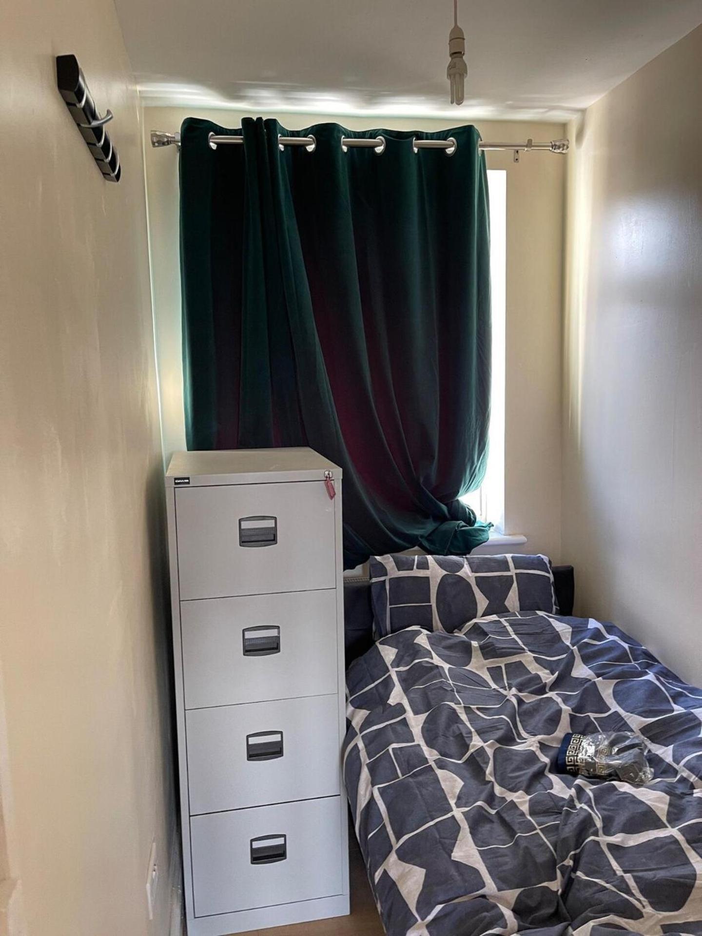 4 Beds Sleeps 15 Near Lcy Airport & Excel Holiday home London