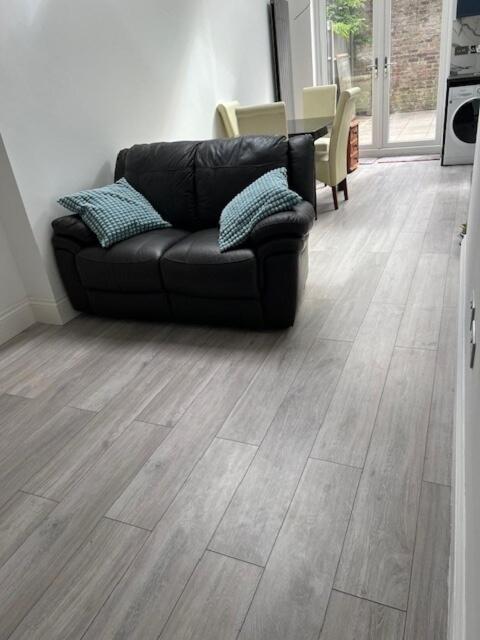 Graveney House -sleeps 8 - Zone 3 Holiday home *