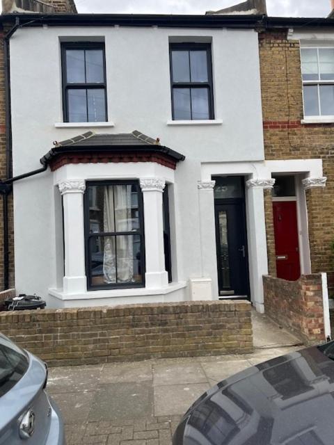 Graveney House -sleeps 8 - Zone 3 *