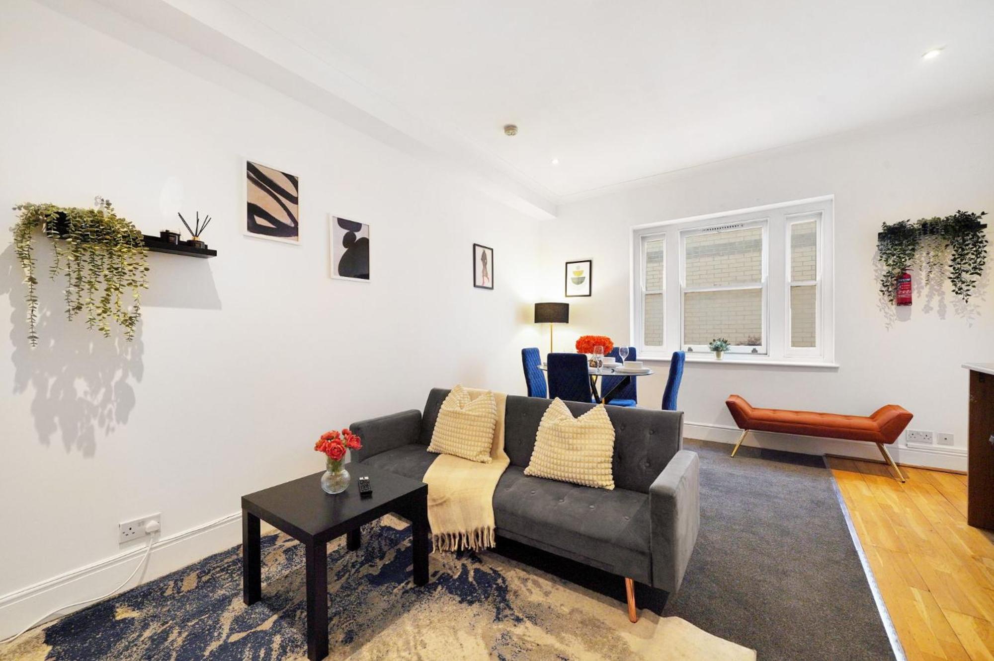 One Bed In Bayswater Apartment *