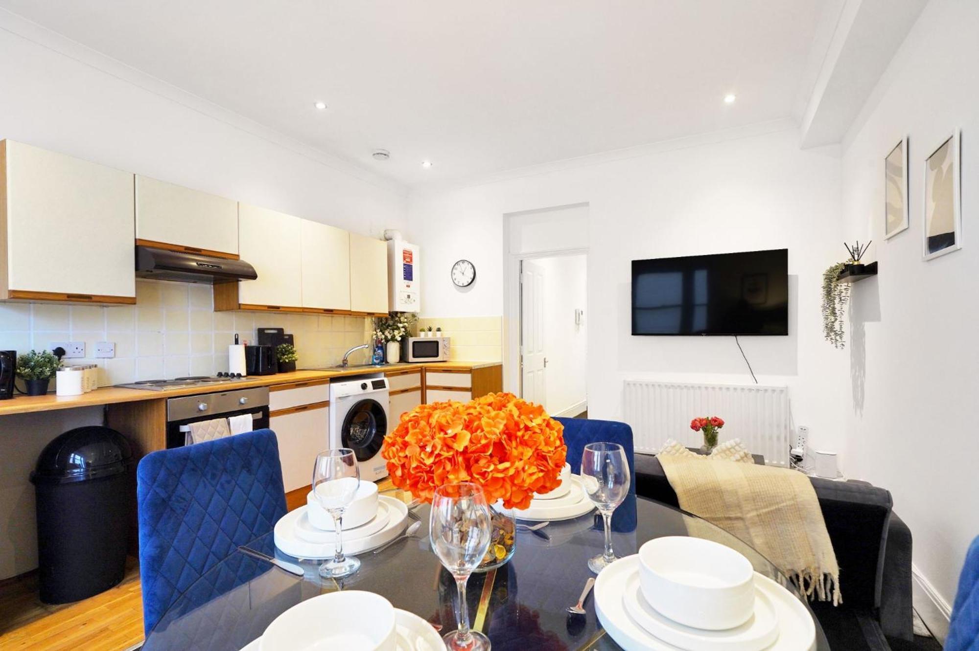 One Bed In Bayswater Apartment
