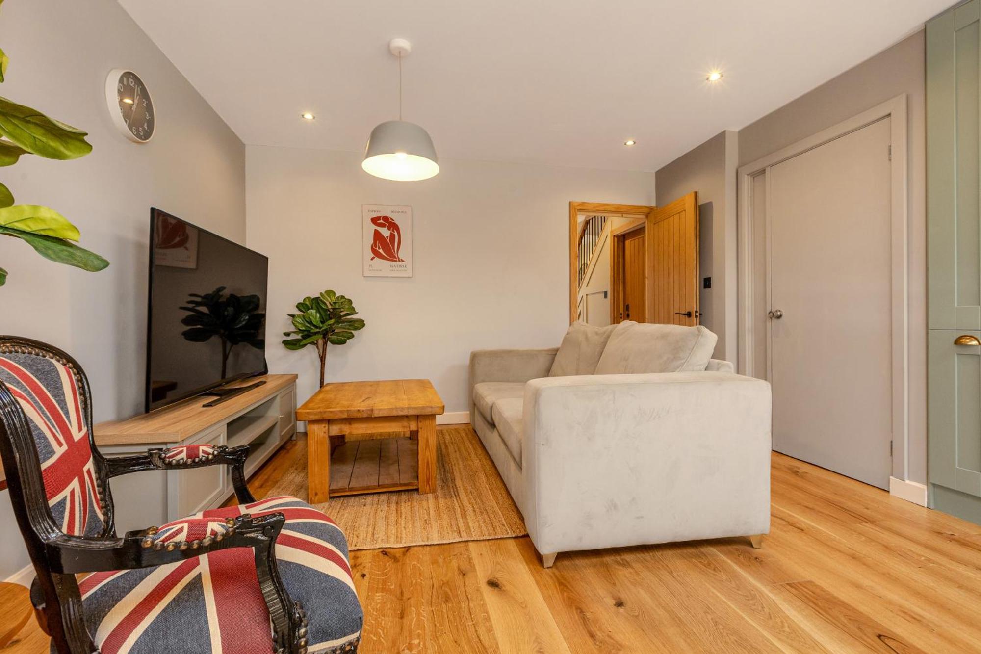 Stylish 3br By Clapham Common With Parking *