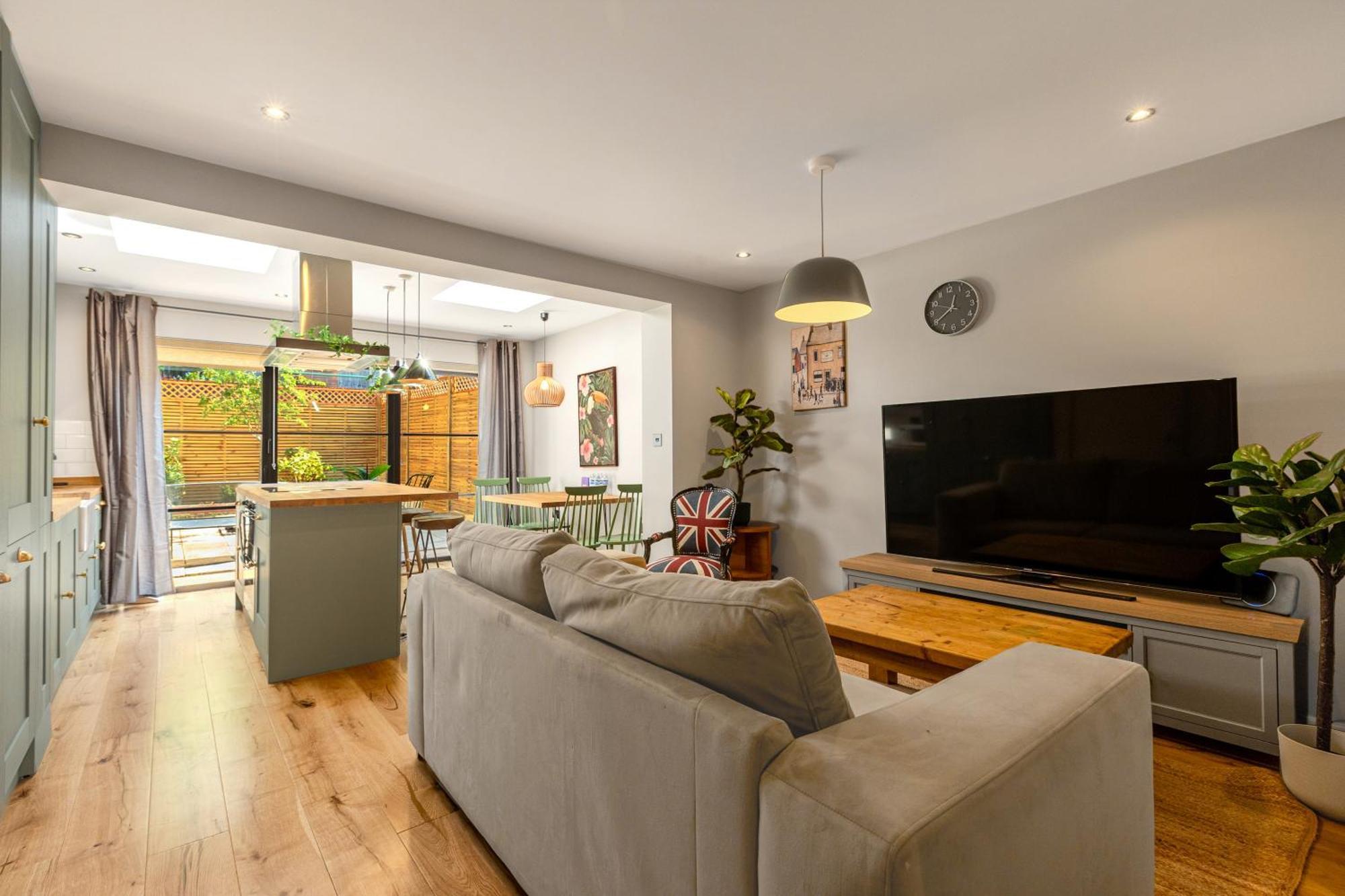 Stylish 3br By Clapham Common With Parking *