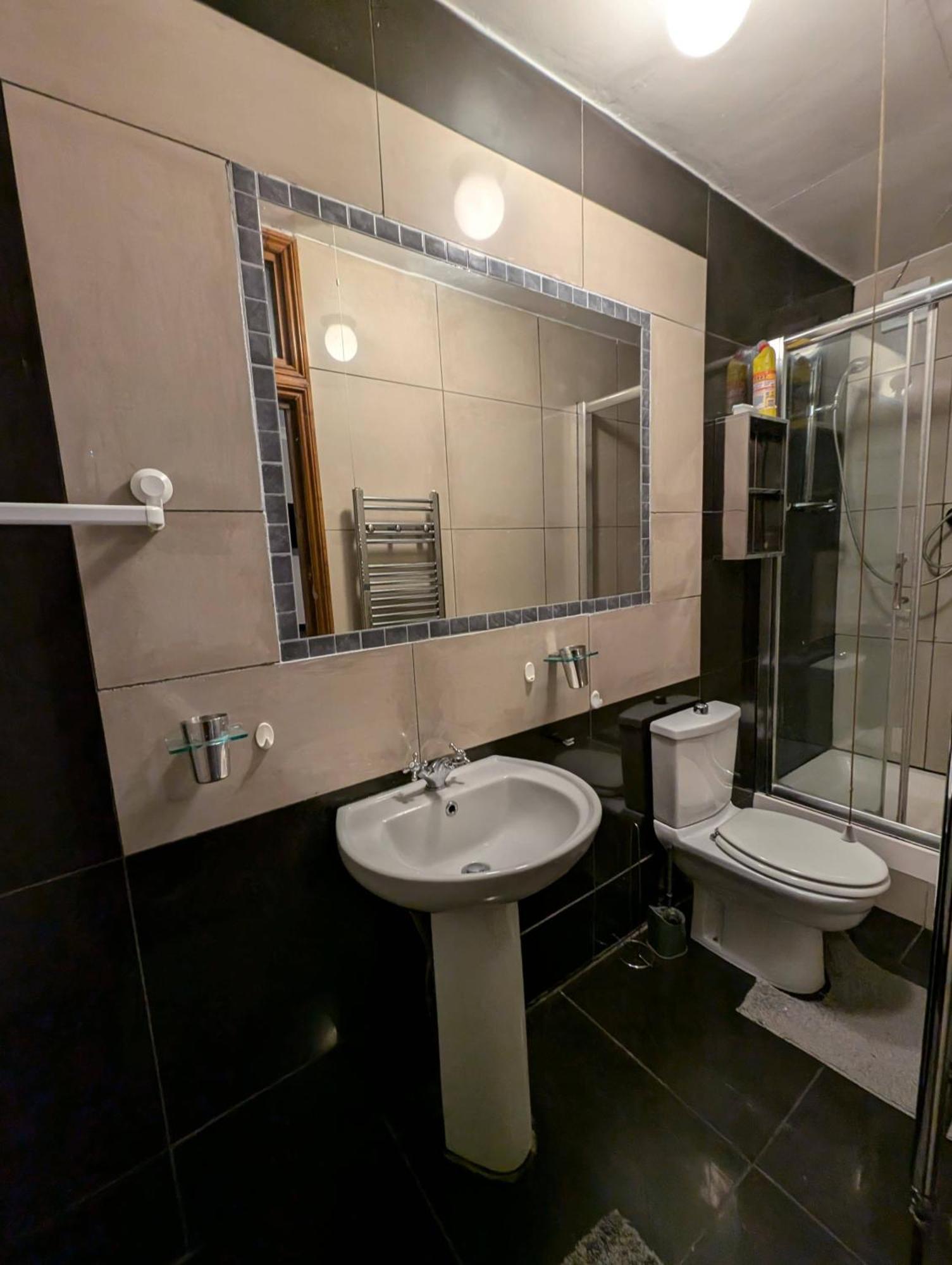 3br-10min Airport Ldn Free Parking * London