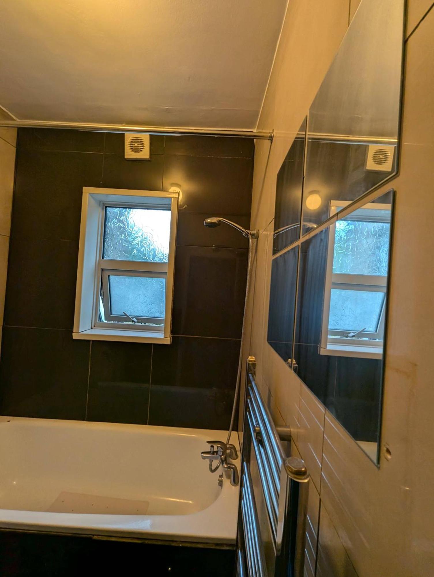 3br-10min Airport Ldn Free Parking Apartment