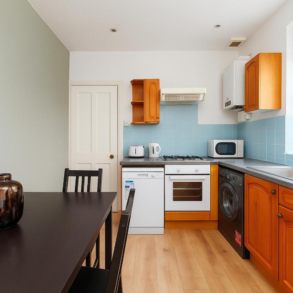 Large Flat In Quiet Area Near Seven Sisters