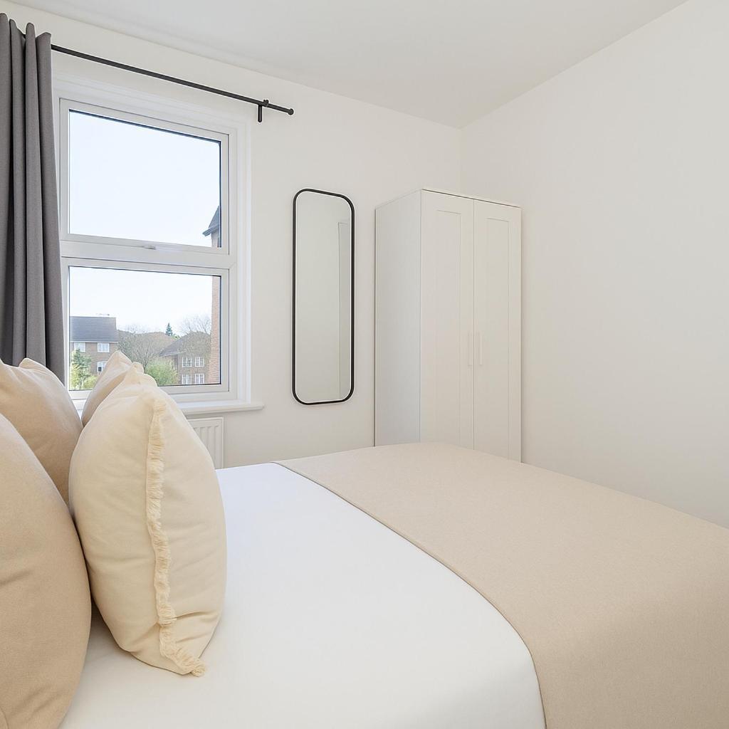 Large Flat In Quiet Area Near Seven Sisters Apartment London