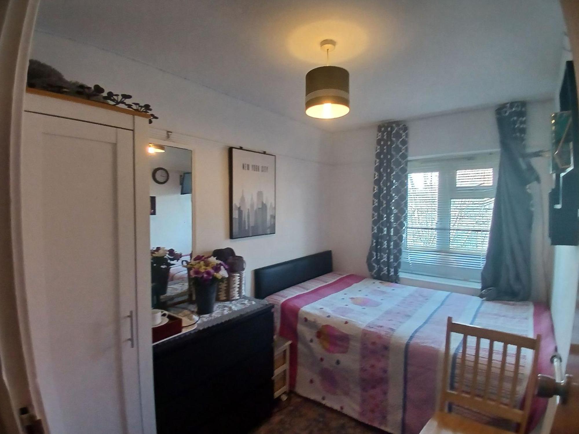 4 Bed Masonette With Garden *